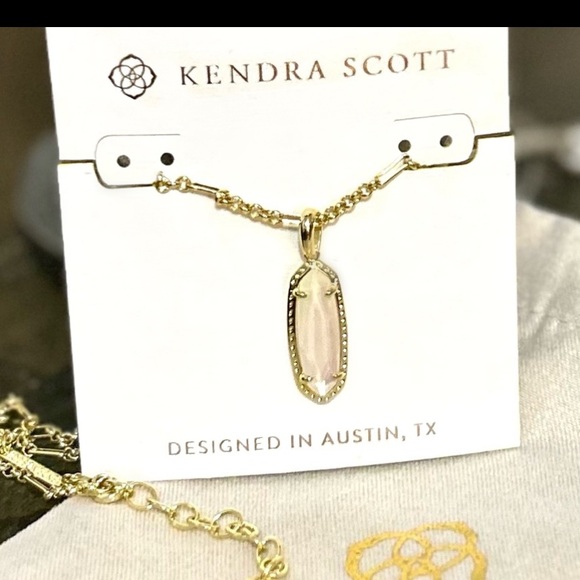 Kendra Scott Jewelry - Kendra Scott Gold and Cream Pendant Necklace